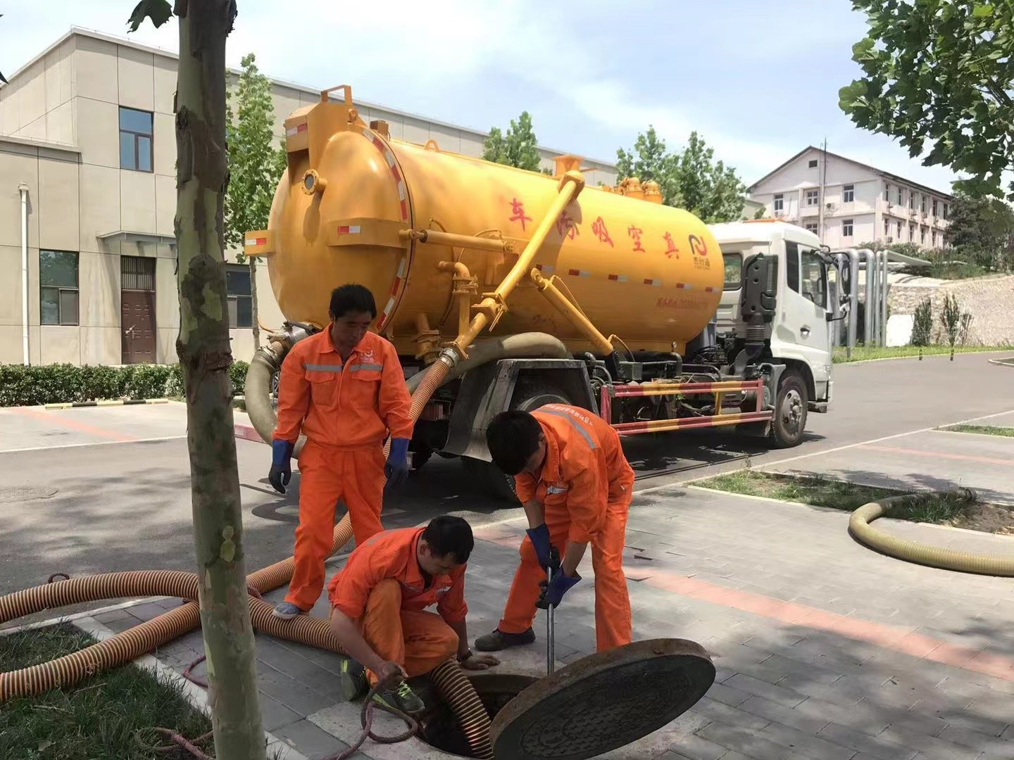 宁陵化粪池清理与5-8吨吸粪车施工效率分析